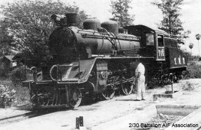 Makan 269
"Ban Pong, old railway maintenance area: Our NSW Railwayman, Bill Sorenson, checking over Thai Railway engine in use in 1950s."
Keywords: 061222 Makan269