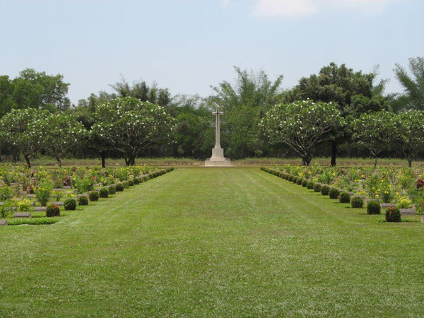 Thanbyuzayat War Cemetery
Looking towards the Cross of Sacrifice
Keywords: 20131030b