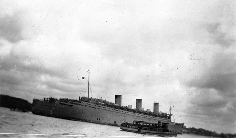 Queen Mary
The troopship Queen Mary in Sydney Harbour in early 1941.

From photo album containing photos of:
NX65871 - ALLARDICE, Stephen Russell (Steve), Sgt. - HQ Coy. HQ. Transport Platoon
Keywords: 20131219d