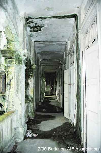 Blakang Mati
Inside one of the disused colonial era buildings on Sentosa in 2003.
Keywords: 061226