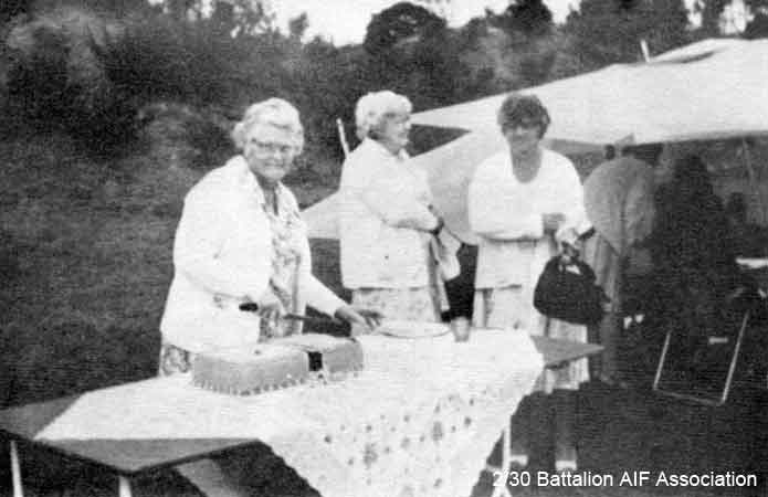 Makan 265
Georgina Geoghegan, Edna Bailey and Win Mason at the picnic at Auburn, October 17th, 1981.
Keywords: Makan265