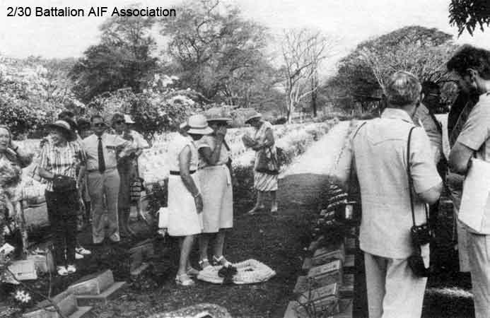 Makan 269
"Kanchanaburi Cemetery: Gathering together for Remembrance Ceremony."
Keywords: 061222 Makan269