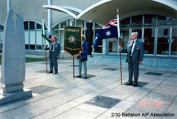 Bathurst Reunion, 1996
At the 8th Division broken blade memorial, outside Bathurst War Memorial City Hall.
Keywords: 061227