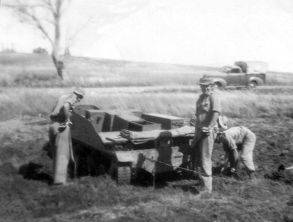 Bren Gun Carrier
Bogged Bren Gun Carrier whilst training near Bathurst in 1941.

Left to right:
1)
2)
3)
Keywords: 081224a