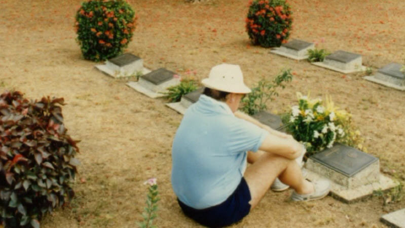 Thanbyuzayat War Cemetery
Jim Busine, beside his father's grave at Thanbyuzayat Cemetery

NX77799 - BUSINE, Sydney Herbert Thomas, Pte.
Keywords: 20120830a