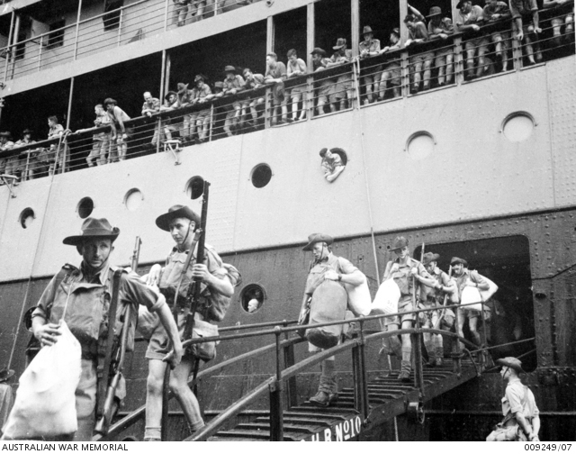 Arriving in Singapore
Troops, possibly members of 2/30 Battalion AIF, disembark from Johan Van Oldenbarnevelt (HMT FF), part of Convoy US11B.
Keywords: 20131118a Johan