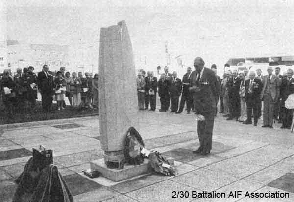 8th Div. Memorial, Bathurst
John Haskins laying 2/30 Bn Wreath at 8 Div. memorial, Bathurst 15/8/1977.

NX66000 - HASKINS, John (Massa), Sgt. - HQ Company, Carrier Platoon

Keywords: Makan246