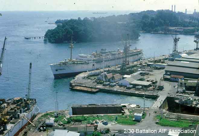 Keppel Harbour, Singapore
Overlooking King's Dock and Keppel Harbour, in 1975.
Keywords: 061226